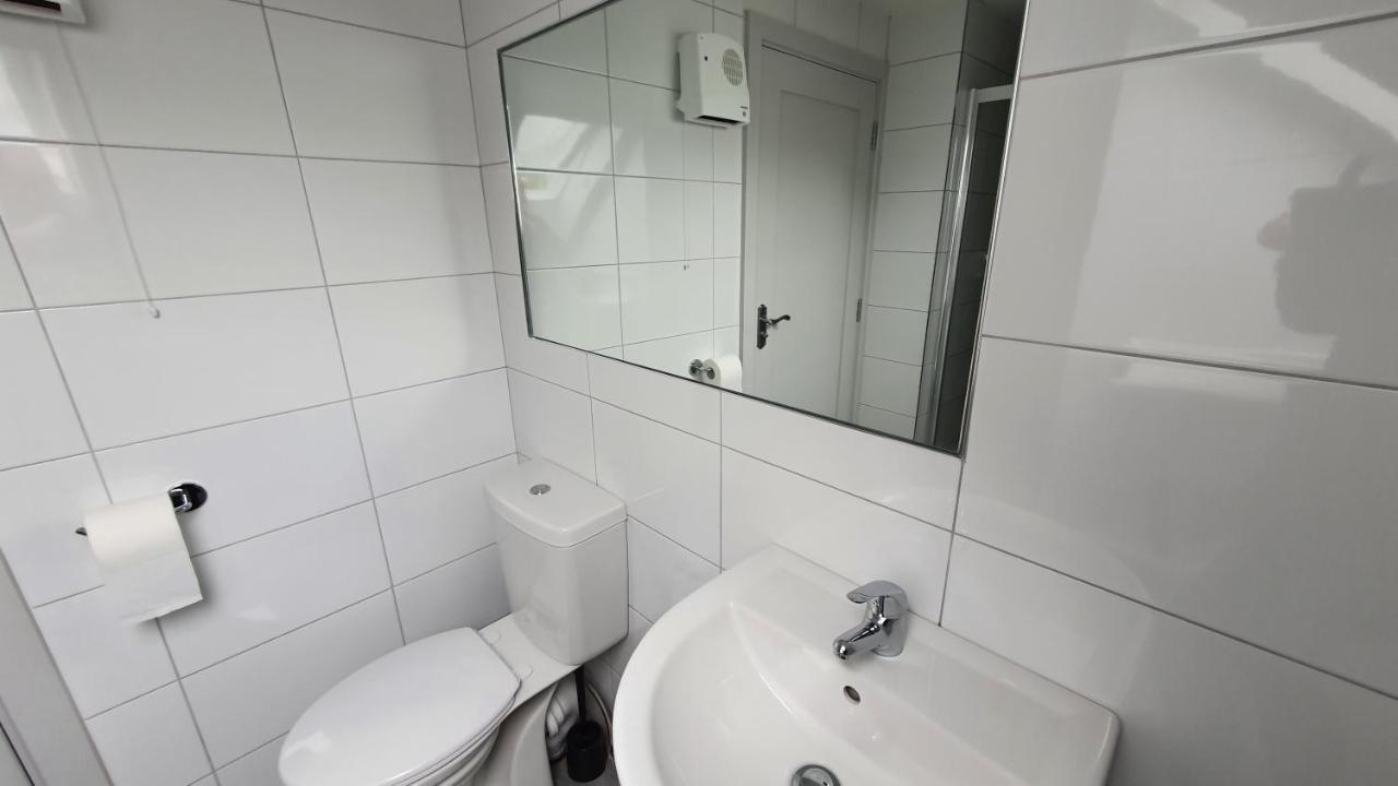 Pasta Factory Guest Rooms Голуэй Экстерьер фото
